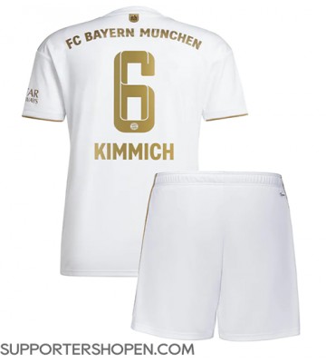 Bayern Munich Joshua Kimmich #6 Bortatröja Barn 2022-23 Kortärmad (+ korta byxor)
